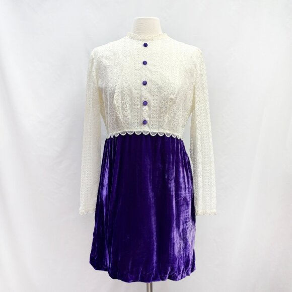 Vintage purple velvet and scalloped lace dress - fits like a medium/large - Picture 1 of 7